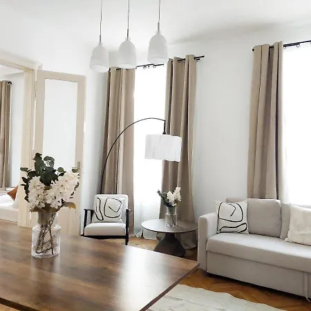 Hidden Garden - Spacious Modern - 1 Min To City Shuttle Vienna