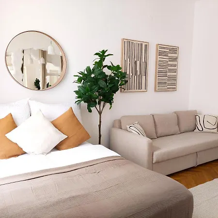 Apartment Hidden Garden - Spacious Modern - 1 Min To City Shuttle *