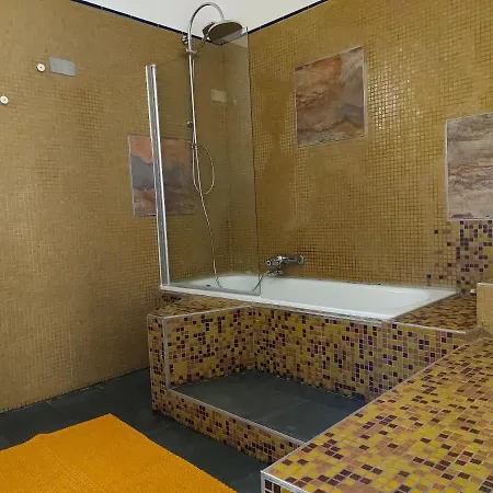 Hidden Garden - Spacious Modern - 1 Min To City Shuttle *