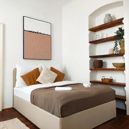 Hidden Garden - Spacious Modern - 1 Min To City Shuttle Vienna