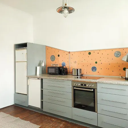 Hidden Garden - Spacious Modern - 1 Min To City Shuttle