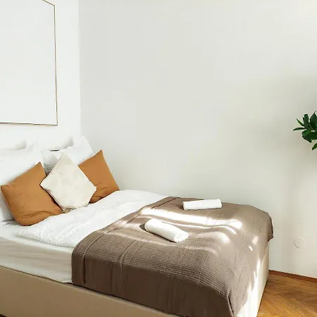 Apartment Hidden Garden - Spacious Modern - 1 Min To City Shuttle Vienna