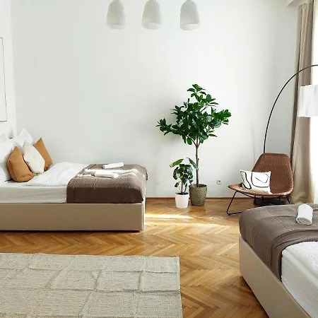 Hidden Garden - Spacious Modern - 1 Min To City Shuttle Vienna