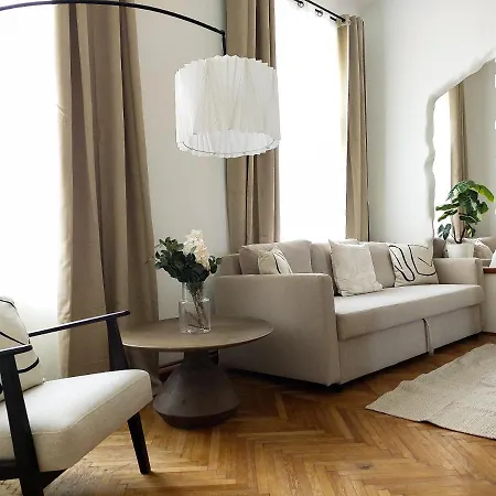 Apartment Hidden Garden - Spacious Modern - 1 Min To City Shuttle *