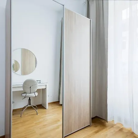 Orestaliving - Spacious 2br On The Danube Canal Apartament