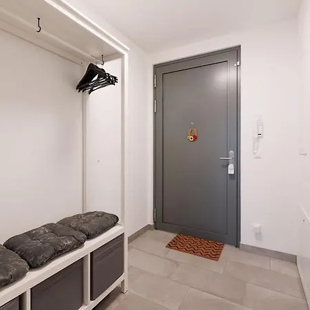 New! Convenient Viennalove Wienmeidling *