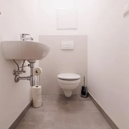 New! Convenient Viennalove Wienmeidling *