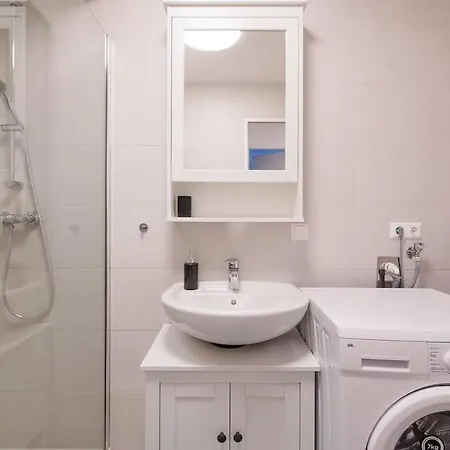 New! Convenient Viennalove Wienmeidling Apartamento *