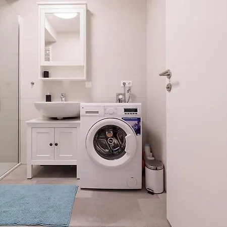 New! Convenient Viennalove Wienmeidling *