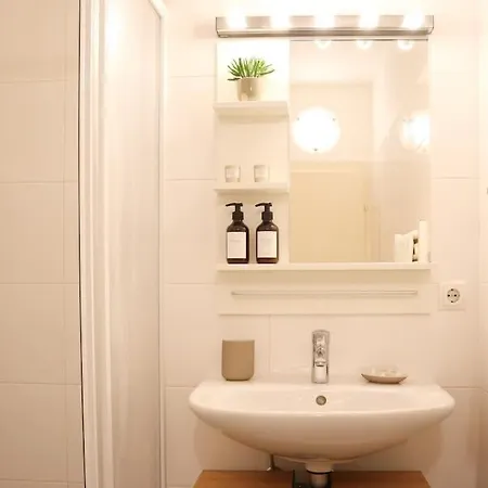 Charming, Modern & Spacious * Vienna
