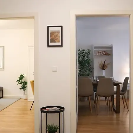 Apartment Charming, Modern & Spacious *