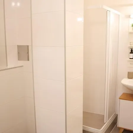 Charming, Modern & Spacious 维也纳