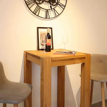 Charming, Modern & Spacious Apartment