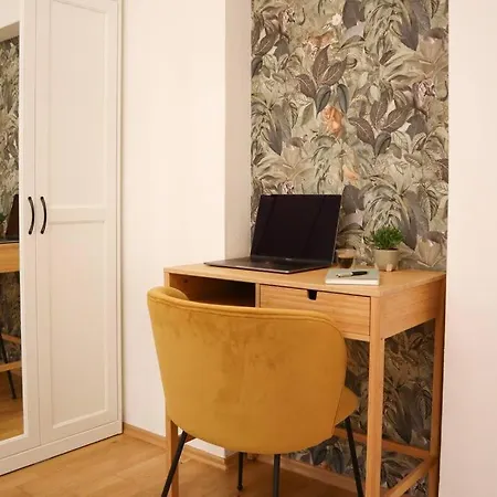 Charming, Modern & Spacious Apartment *