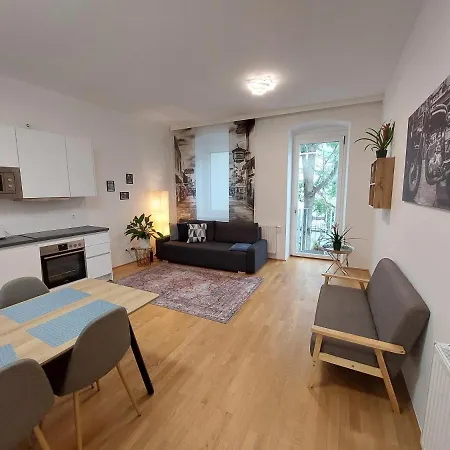 Channel Allee Apartment