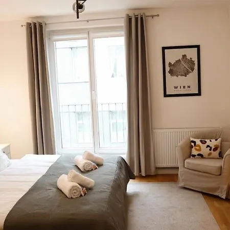 Charming, Modern & Spacious Apartment *