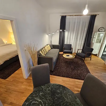 Yuki's Place - Design - Trade Fair - Wu Campus - Downtown - Subway Apartment *