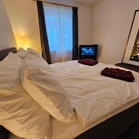 Yuki's Place - Design - Trade Fair - Wu Campus - Downtown - Subway Apartment *