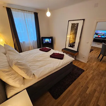 Yuki's Place - Design - Trade Fair - Wu Campus - Downtown - Subway Apartment