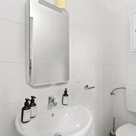 Separate Bedroom - Near Schoenbrunn Apartman Bécs