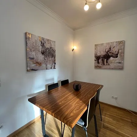 Apartment , Near U1 Metro , Big And Cozy Vienna