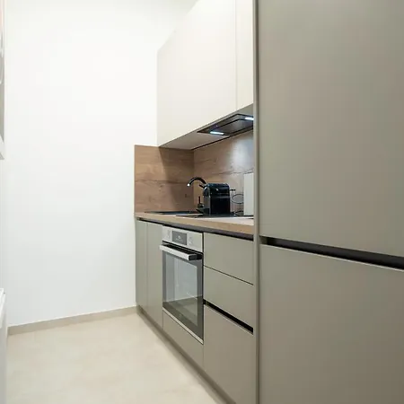 Modern With A Balcony Near Belvedere *