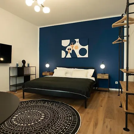 Modern With A Balcony Near Belvedere Apartment *
