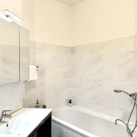 Spacious Penthouse In Favoriten *