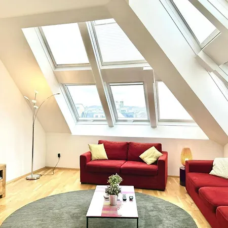 Apartment Spacious Penthouse In Favoriten *