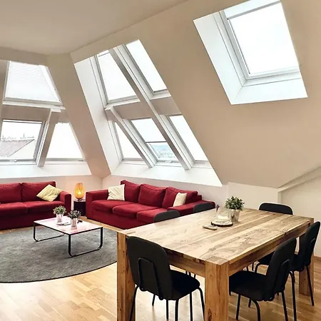 Spacious Penthouse In Favoriten *
