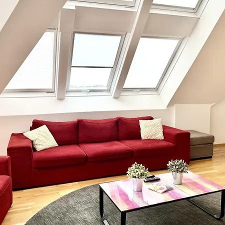 Apartment Spacious Penthouse In Favoriten