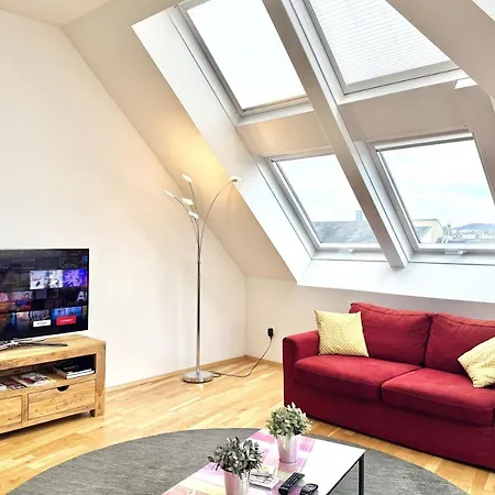Spacious Penthouse In Favoriten