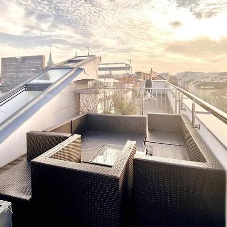 Spacious Penthouse In Favoriten Apartment