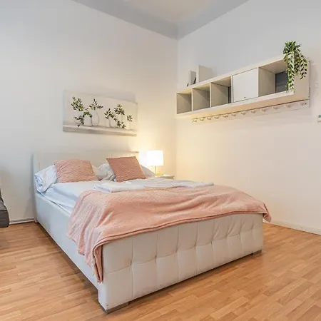 Apartment Peaceful Getaway 2br With Shared Spaces *