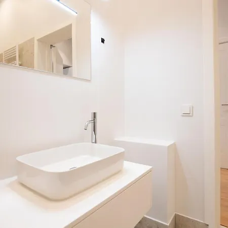 Apartment Brand-new 2-room With A King Size Bed *