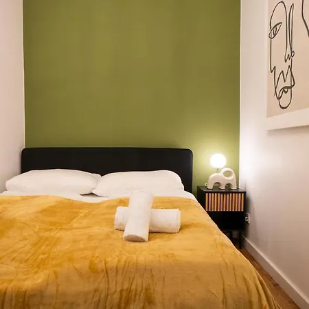 Fully Renovated 2-room
