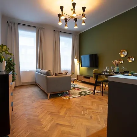 Fully Renovated 2-room Apartment