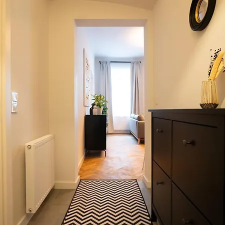 Fully Renovated 2-room Apartment