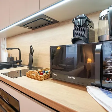 Brand-new 2-room In A Location Apartment *
