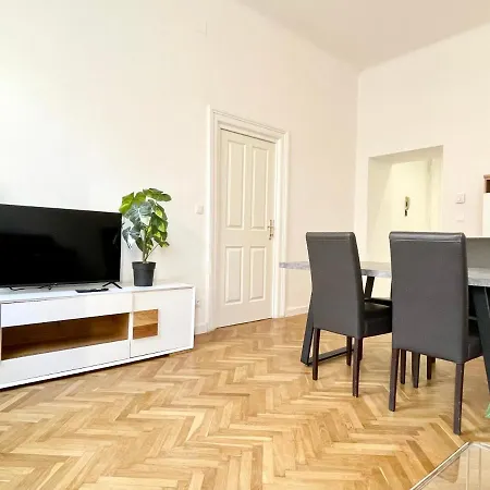 Premium At Famous Kutschkermarkt Apartment *