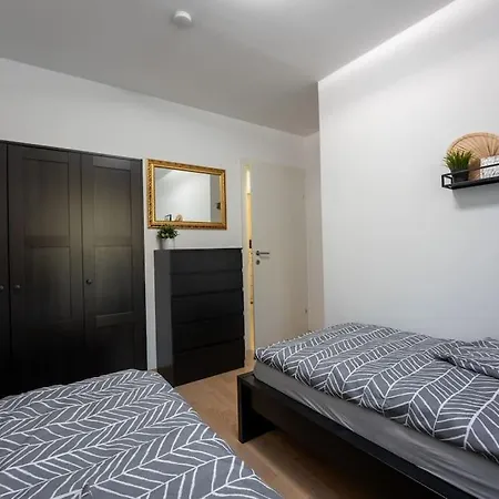 Huge Flat With Terrace & Parking And 3 Bed Wiedeń