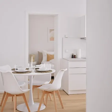 Stylish & Modern - Private Garden & Free Parking Apartment *