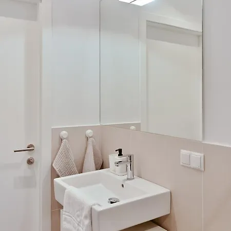 Apartment Stylish & Modern - Private Garden & Free Parking Vienna