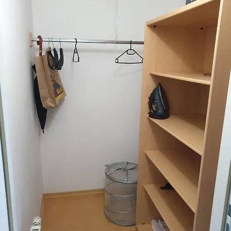 Cozy Bright Penthouse Close To U1 And U6 Metros Apartment