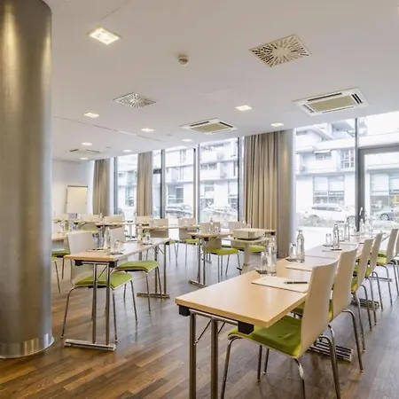 Hotel Plaza Gasometer 4*
