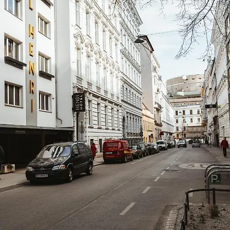 Henri Siebterbezirk Hotel 4*