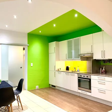 Centrally Located Included Netflix Apartment