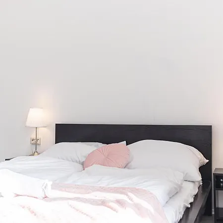 Convenient 2br Apt. Near U6 Station Am Schoepfwerk * Vienna