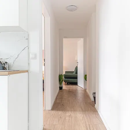 Apartment Convenient 2br Apt. Near U6 Station Am Schoepfwerk *