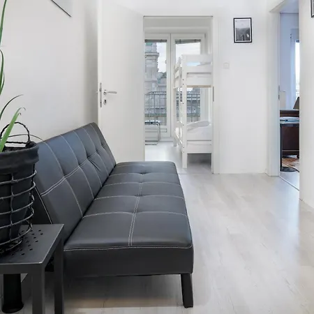 Apartman *opera Luxury Apartment* 2br